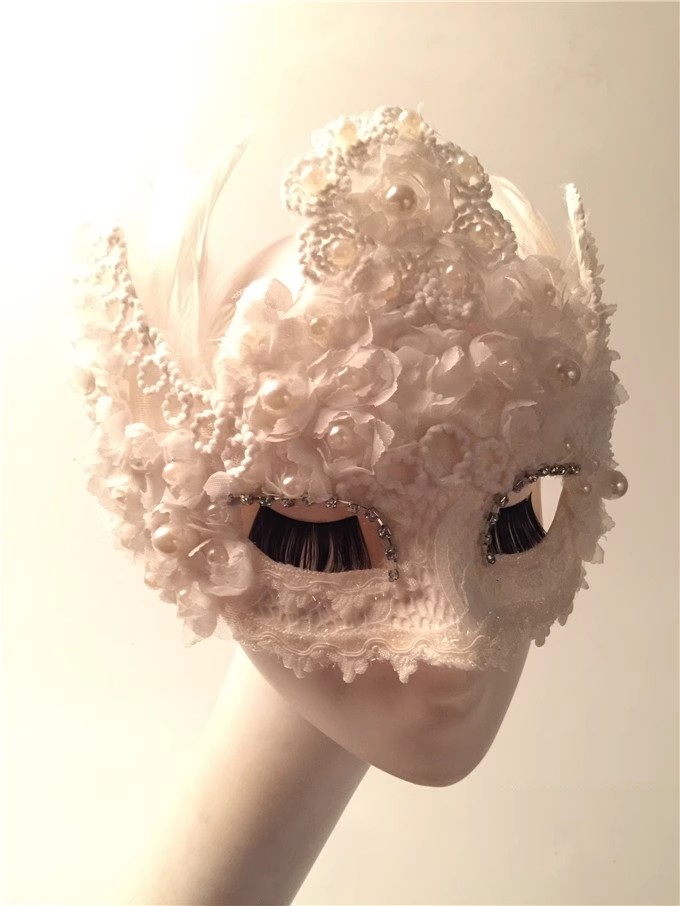 Beauty Makeup Ball White Feath - Beauty Halloween Makeup 评论和价格
